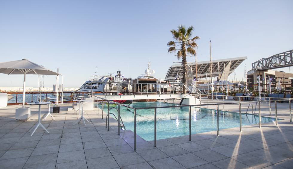 Resultat d'imatges de cafe del mar club barcelona